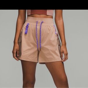 Lululemon Multi-Pocket High Rise Hiking Short 5” in Sz 4